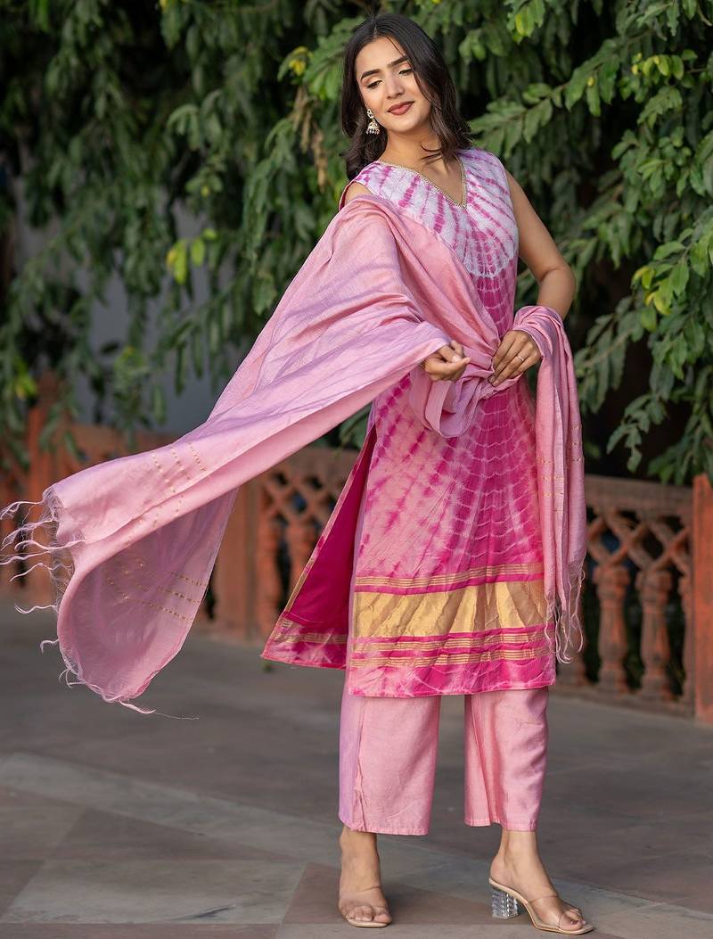 Women Dyed Regular Pure Silk Kurta with Trousers & With Dupatta