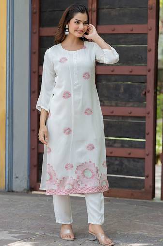 Women Floral Printed Regular Pure Silk Kurta with Trousers