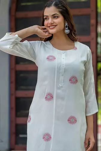 Women Floral Printed Regular Pure Silk Kurta with Trousers