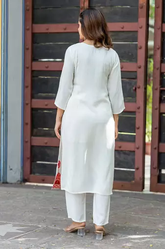 Women Floral Printed Regular Pure Silk Kurta with Trousers