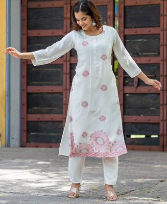 Women Floral Printed Regular Pure Silk Kurta with Trousers 5