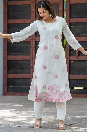 Women Floral Printed Regular Pure Silk Kurta with Trousers