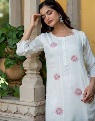Women Floral Printed Regular Pure Silk Kurta with Trousers 6