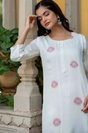 Women Floral Printed Regular Pure Silk Kurta with Trousers
