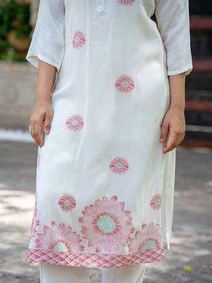 Women Floral Printed Regular Pure Silk Kurta with Trousers 7