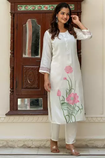 Women Floral Printed Regular Thread Work Pure Silk Kurta with Trousers