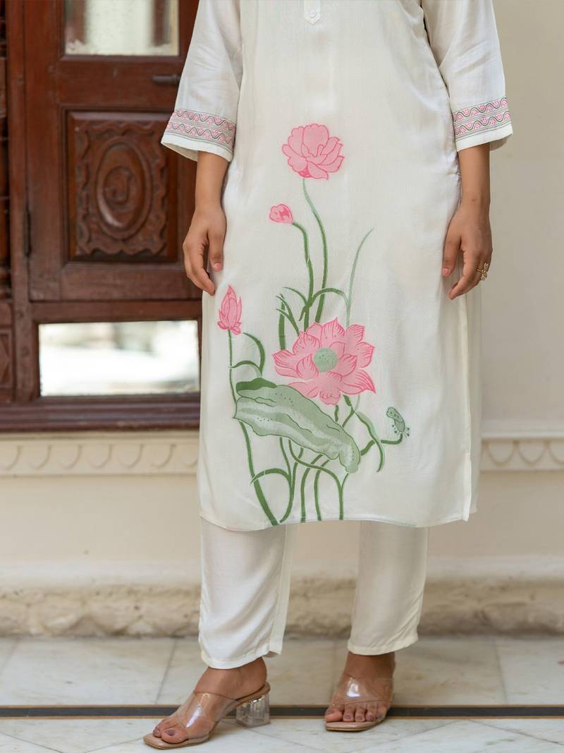 Women Floral Printed Regular Thread Work Pure Silk Kurta with Trousers
