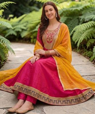 Women Embroidered Empire Thread Work Kurta with Trousers & With Dupatta 2