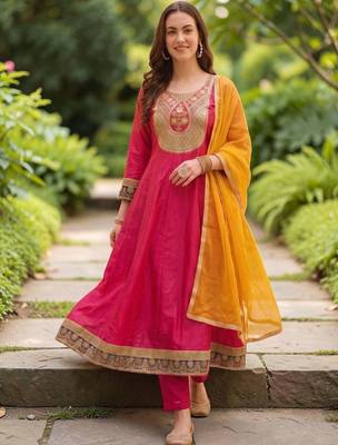Women Embroidered Empire Thread Work Kurta with Trousers & With Dupatta 5