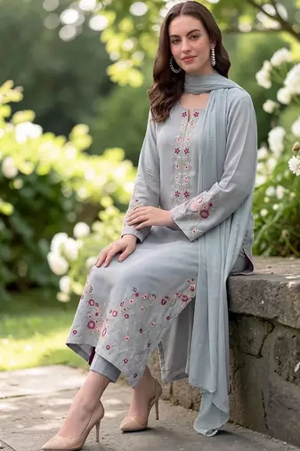 Women Floral Regular Thread Work Chanderi Silk Kurta with Trousers & With Dupatta