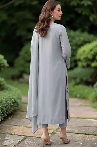 Women Floral Regular Thread Work Chanderi Silk Kurta with Trousers & With Dupatta