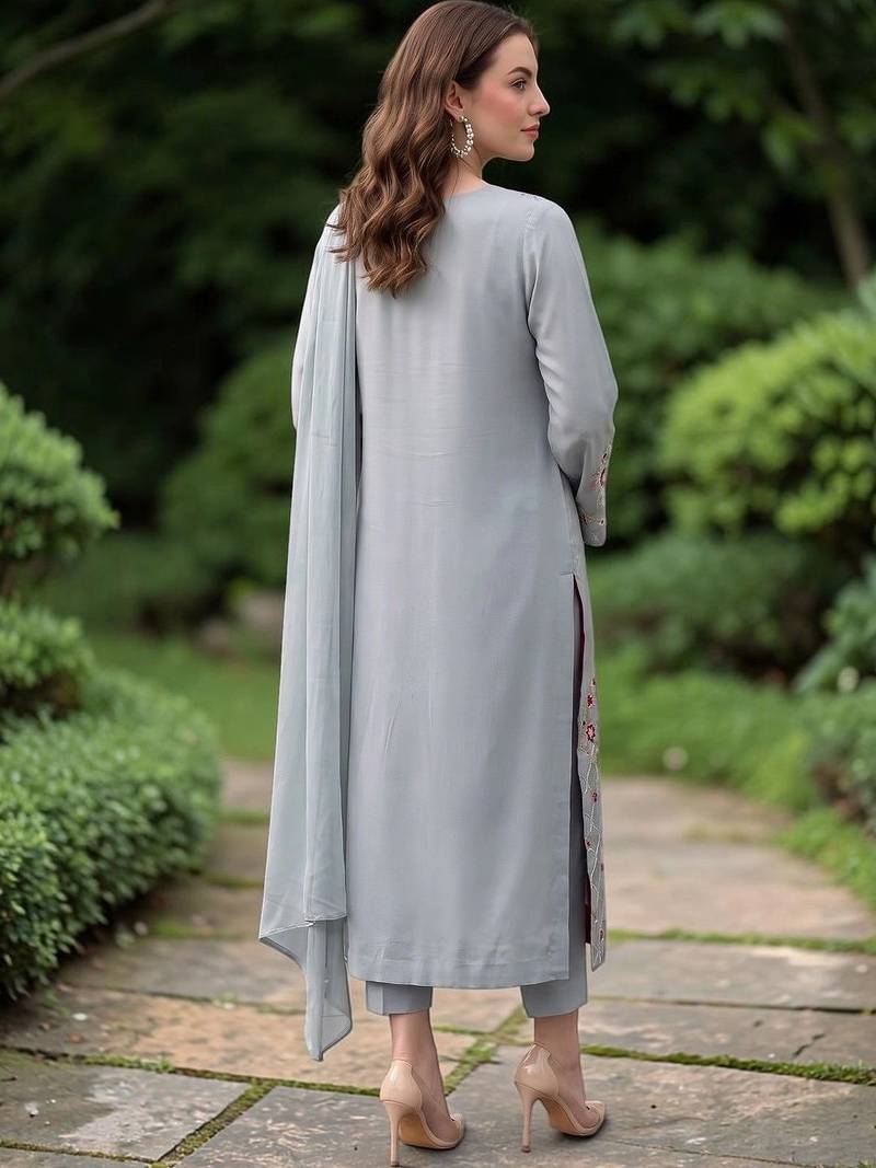 Women Floral Regular Thread Work Chanderi Silk Kurta with Trousers & With Dupatta