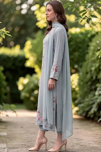 Women Floral Regular Thread Work Chanderi Silk Kurta with Trousers & With Dupatta