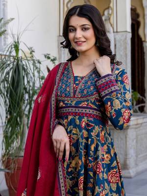 Women Floral Printed Cotton Kurta with Palazzo & Dupatta 1