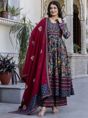 Women Floral Printed Cotton Kurta with Palazzo & Dupatta 2
