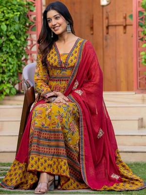 Women Floral Printed Cotton Anarkali Kurta with Trousers & Dupatta 4