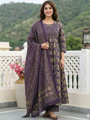 Women Floral Printed Regular Gotta Patti Pure Cotton Kurta with Trousers & With Dupatta 1