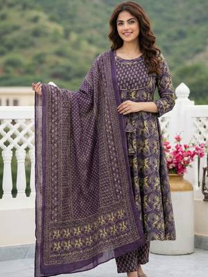 Women Floral Printed Regular Gotta Patti Pure Cotton Kurta with Trousers & With Dupatta 5