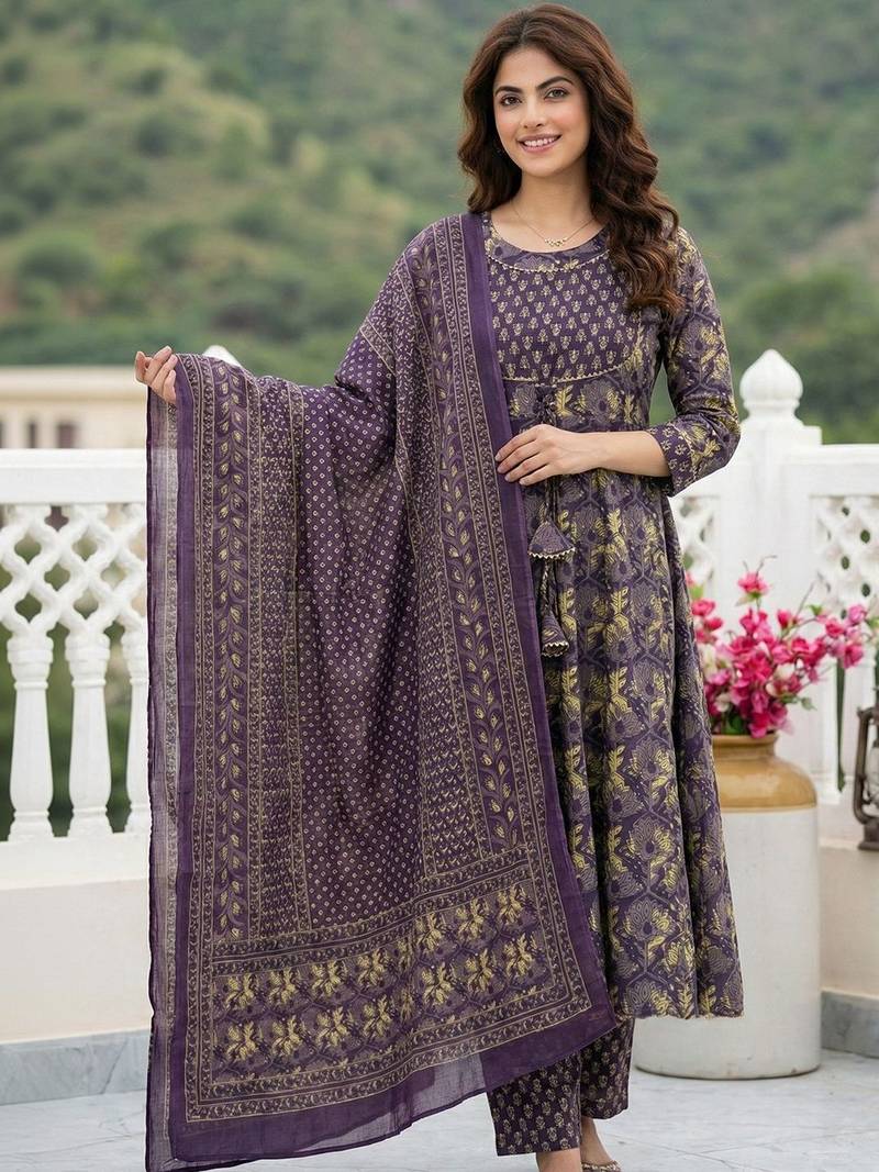 Women Floral Printed Regular Gotta Patti Pure Cotton Kurta with Trousers & With Dupatta