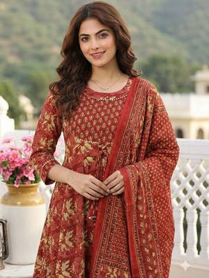 Women Floral Printed Empire Pure Cotton Kurta with Trousers & With Dupatta 6