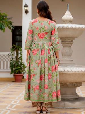 Women Floral Printed Empire Pure Cotton Kurta with Trousers & With Dupatta 6