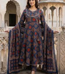 Ethnic Motifs Printed Angrakha Thread Work Pure Cotton Kurta with Trousers & Dupatta