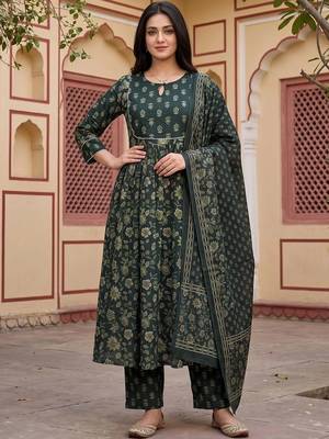 Women Floral Printed Empire Pure Cotton Kurta with Trousers & With Dupatta 1