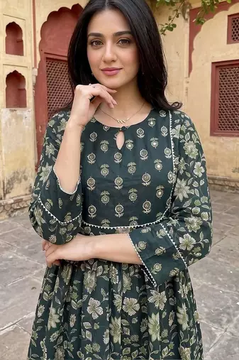 Women Floral Printed Empire Pure Cotton Kurta with Trousers & With Dupatta