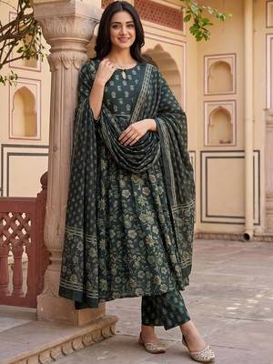 Women Floral Printed Empire Pure Cotton Kurta with Trousers & With Dupatta 5