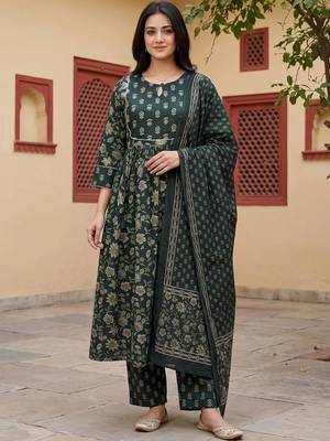 Women Floral Printed Empire Pure Cotton Kurta with Trousers & With Dupatta 6