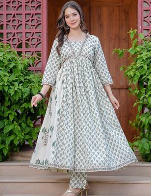 Women Floral Printed Empire Mirror Work Pure Cotton Kurta with Trousers & With Dupatta 6