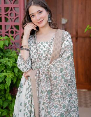 Women Floral Printed Empire Mirror Work Pure Cotton Kurta with Trousers & With Dupatta 7