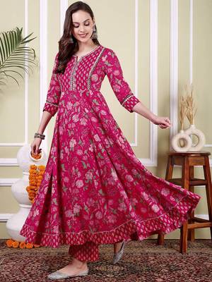 Floral Printed Notch Neck Pure Cotton Anarkali Kurta With Trousers & Dupatta 4