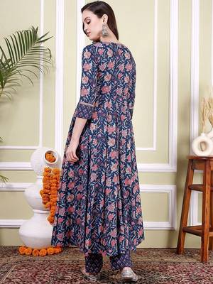 Floral Printed Notch Neck Pure Cotton Anarkali Kurta With Trousers & Dupatta 4