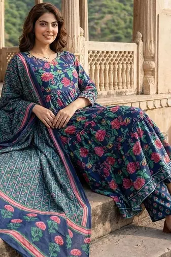 Women Floral Printed Tiered Pure Cotton Kurta with Trousers & With Dupatta