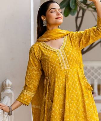 Women Floral Printed Angrakha Thread Work Pure Cotton Kurta with Trousers & With Dupatta 3