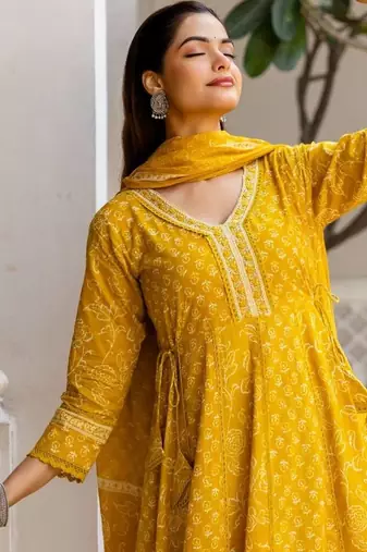 Women Floral Printed Angrakha Thread Work Pure Cotton Kurta with Trousers & With Dupatta