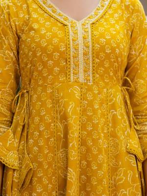 Women Floral Printed Angrakha Thread Work Pure Cotton Kurta with Trousers & With Dupatta 7