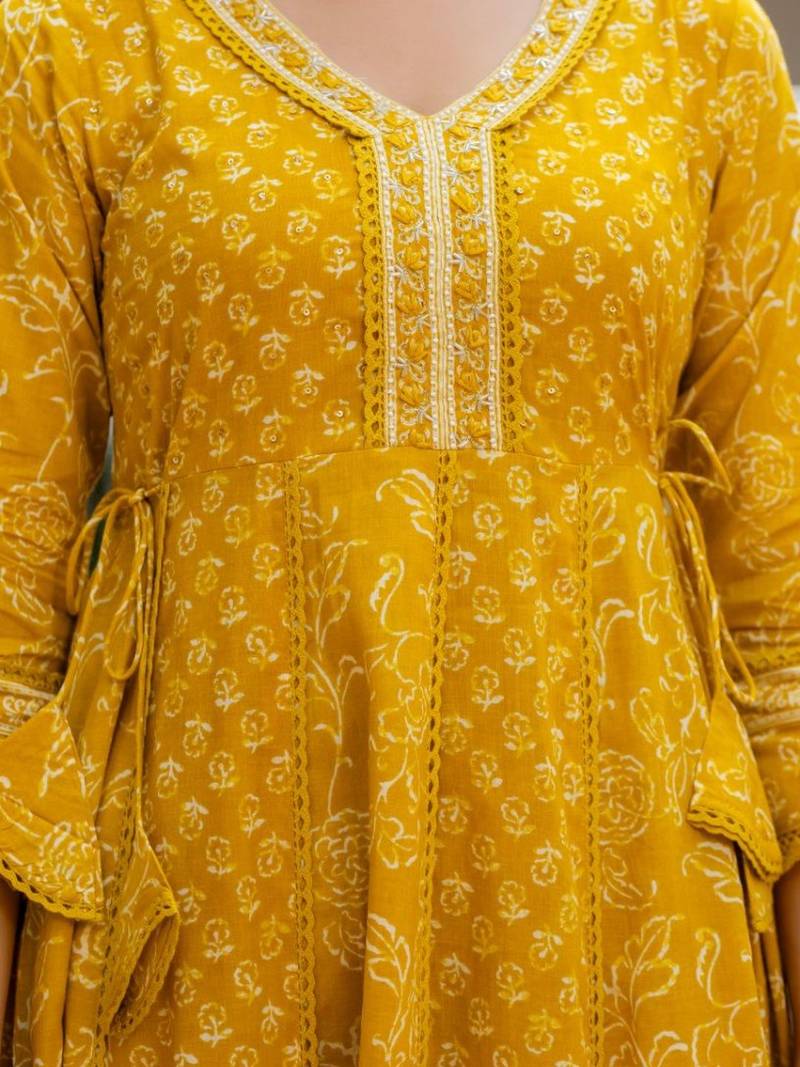 Women Floral Printed Angrakha Thread Work Pure Cotton Kurta with Trousers & With Dupatta