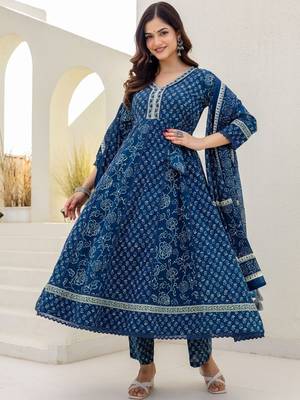Women Floral Printed Panelled Pure Cotton Kurta with Palazzos & With Dupatta 7