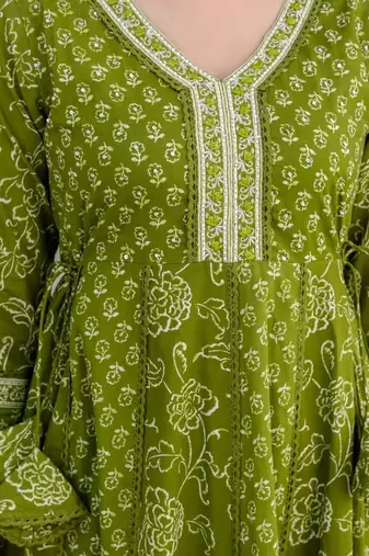 Women Ethnic Motifs Printed Regular Thread Work Pure Cotton Kurta with Trousers & With Dupatta