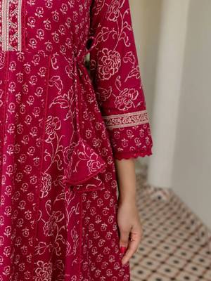 Women Floral Printed Panelled Thread Work Pure Cotton Kurta with Trousers & With Dupatta 2