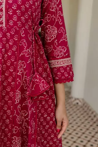 Women Floral Printed Panelled Thread Work Pure Cotton Kurta with Trousers & With Dupatta