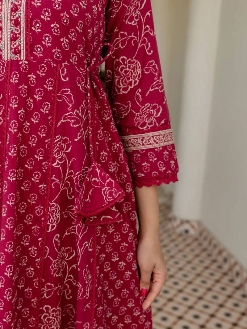 Women Floral Printed Panelled Thread Work Pure Cotton Kurta with Trousers & With Dupatta