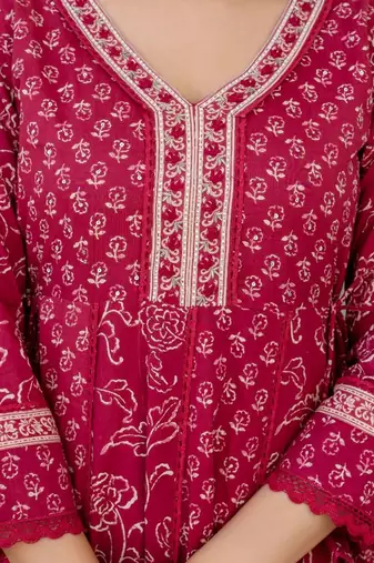 Women Floral Printed Panelled Thread Work Pure Cotton Kurta with Trousers & With Dupatta