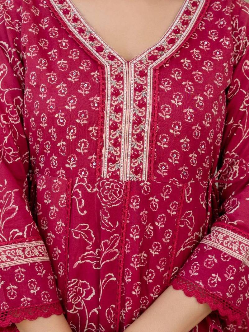 Women Floral Printed Panelled Thread Work Pure Cotton Kurta with Trousers & With Dupatta