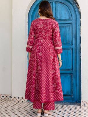 Women Floral Printed Panelled Thread Work Pure Cotton Kurta with Trousers & With Dupatta 4