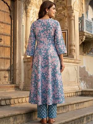 Women Floral Printed Empire Pure Cotton Kurta with Trousers & With Dupatta 6
