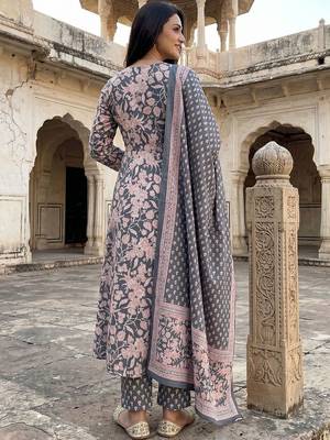 Women Floral Printed Regular Pure Cotton Kurta with Trousers & With Dupatta 3