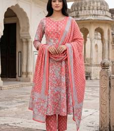 Women Floral Printed Regular Pure Cotton Kurta with Trousers & With Dupatta